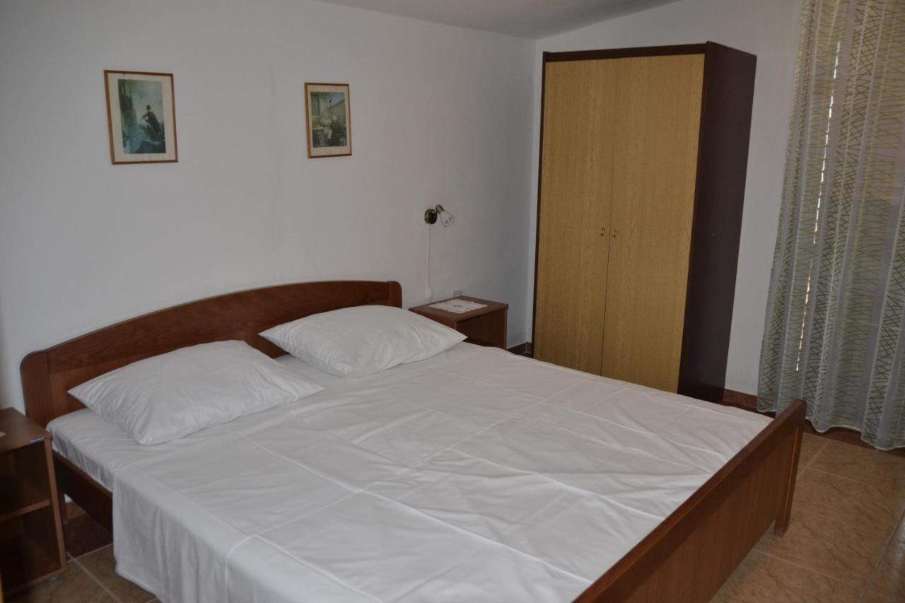 Apartments By The Sea Kustici, Pag - 6335 Zubovići Eksteriør billede