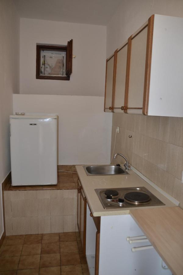 Apartments By The Sea Kustici, Pag - 6335 Zubovići Eksteriør billede