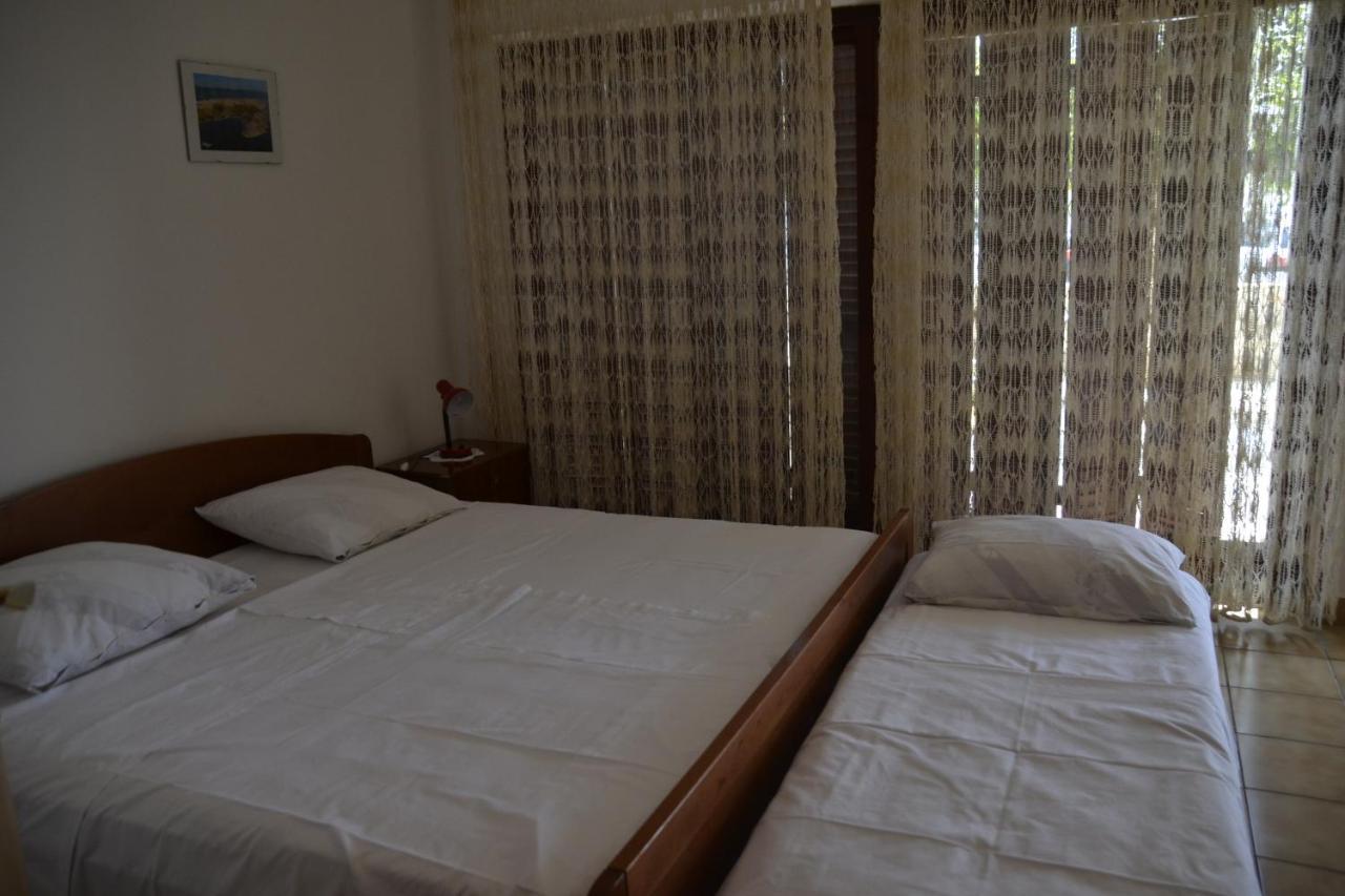 Apartments By The Sea Kustici, Pag - 6335 Zubovići Eksteriør billede
